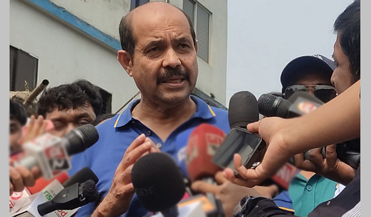 তেজগাঁও ট্রাক পা‌র্কিং নি‌য়ে সড়‌কে ‘টম অ্যান্ড জেরি’ খেলা চল‌ছে