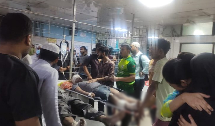 ঢামেকে স্বজনদের আহাজারি