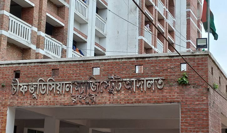 স্ত্রীর মামলায় সাবেক বিচারক স্বামীর বিরুদ্ধে পরোয়ানা স্ত্রীর মামলায় সাবেক বিচারক স্বামীর বিরুদ্ধে পরোয়ানা