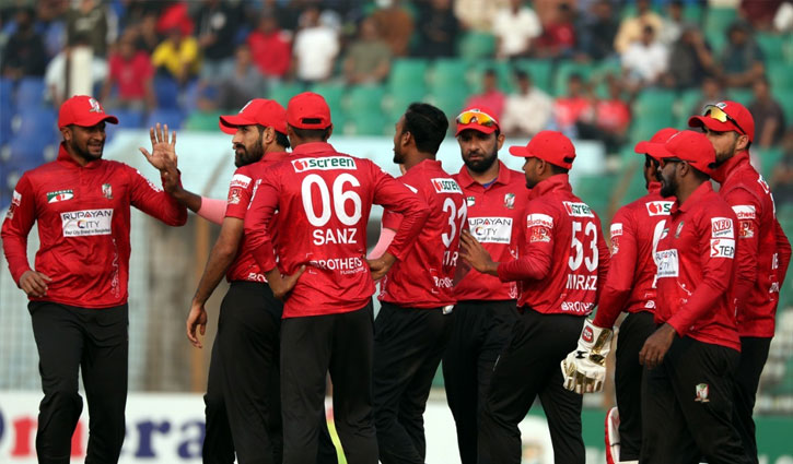 সাকিব ঝড়ে বরিশালের জয়, কুমিল্লার হ্যাটট্রিক পরাজয় 