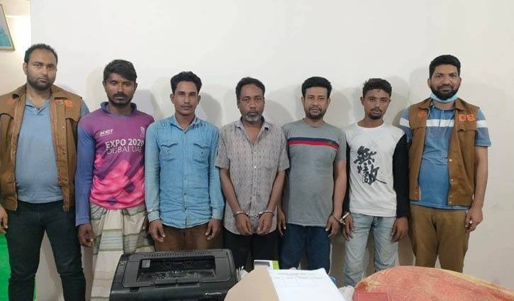 বাস ডাকাত চক্রের ৫ সদস্য গ্রেপ্তার