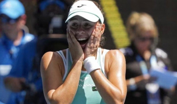 Linette reaches Australian Open semi-finals