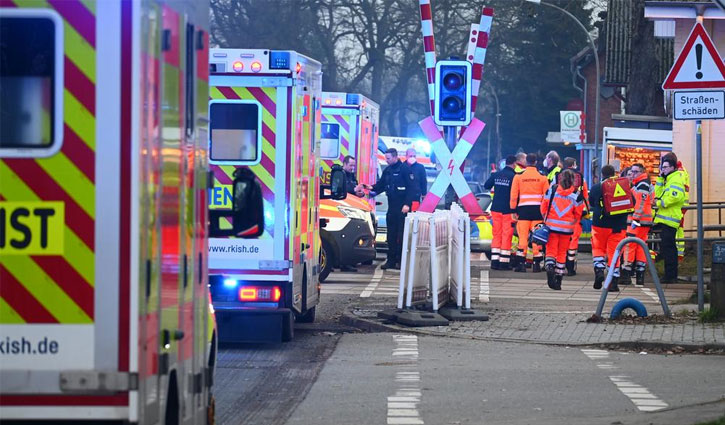 Train knife attack in Germany leaves 2 dead