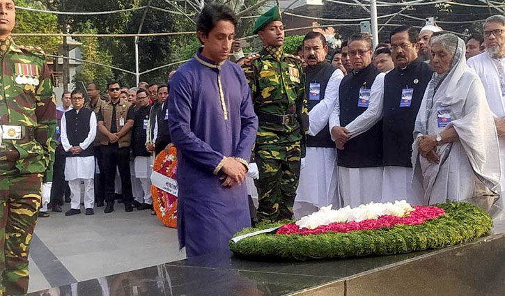 PM pays homage to Bangabandhu