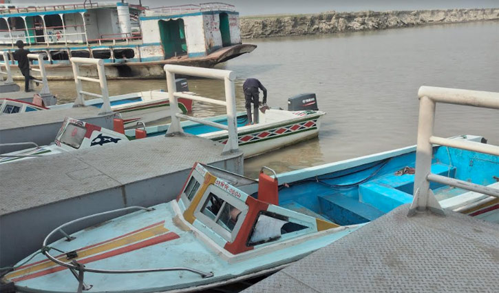 পদ্মায় ঘন কুয়াশায় দুই স্পিডবোটে সংঘর্ষ, নিহত ১