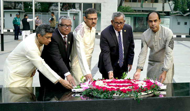 বঙ্গবন্ধুর প্রতিকৃতিতে পররাষ্ট্র মন্ত্রণালয়ের শ্রদ্ধা