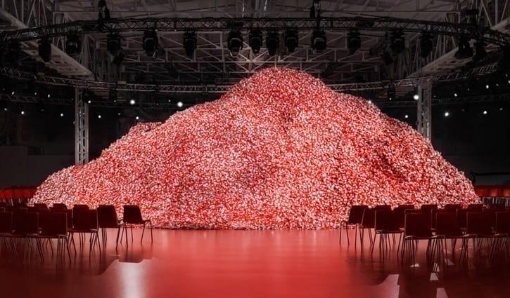 মঞ্চে কনডমের পাহাড়