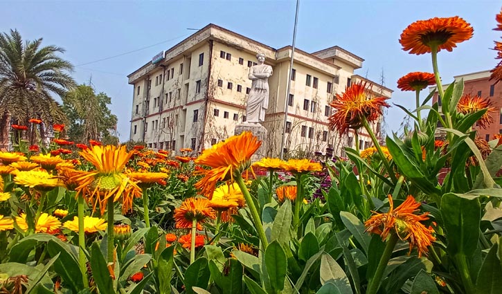 নজরুল বিশ্ববিদ্যালয়ে ফুলে ফুলে বসন্তের আবাহন
