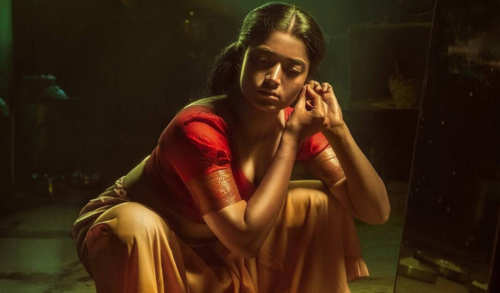 ‘পুষ্পা টু’ সিনেমা থেকে বাদ পড়ার গুঞ্জনে মুখ খুললেন রাশমিকা