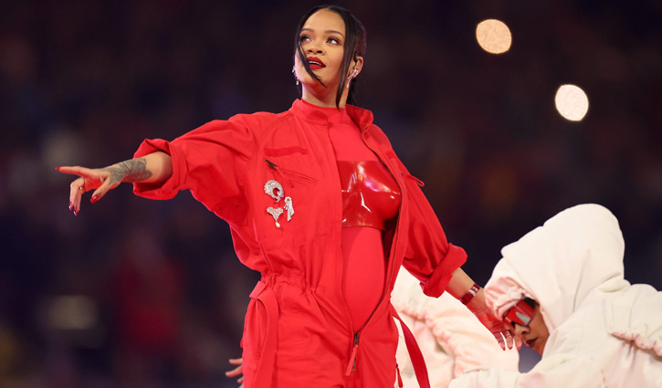 কোলে ৯ মাসের পুত্র, ফের অন্তঃসত্ত্বা রিয়ান্না