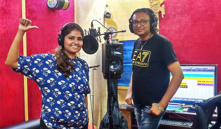 আইটেম গানে রেশমি মির্জা