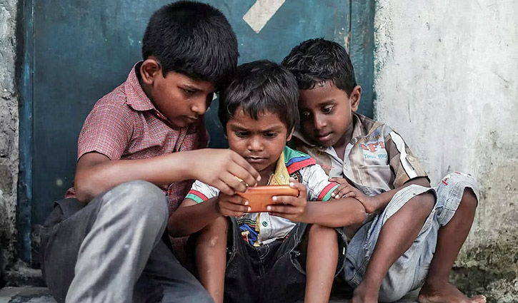 স্মার্ট বাংলাদেশ প্রযুক্তির কুফল বহন করতে আদৌ কী প্রস্তুত!