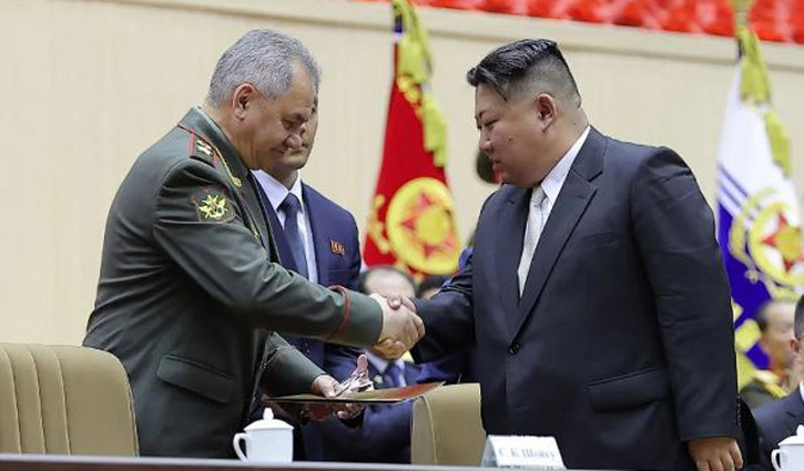 ‘উত্তর কোরিয়ায় অস্ত্র সংগ্রহ করতে গিয়েছেন রুশ প্রতিরক্ষামন্ত্রী’