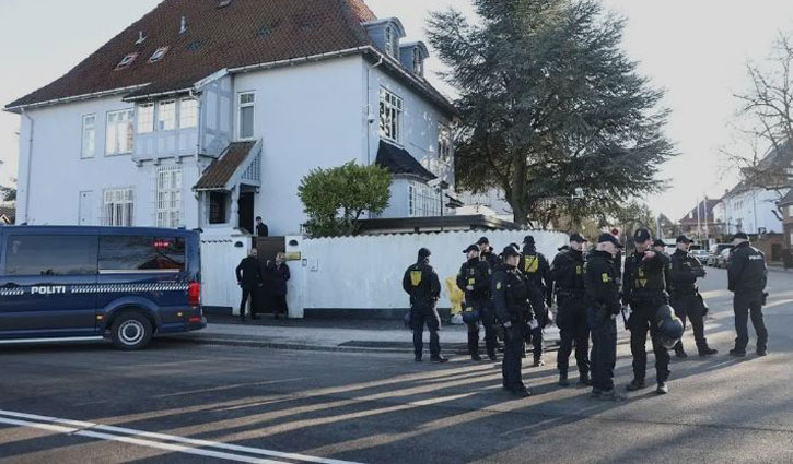 ডেনমার্কে মিশর ও তুর্কি দূতাবাসের সামনে কোরআনে অগ্নিসংযোগ