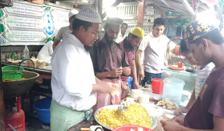 সিঙ্গারা বেঁচে মাসে লাখ টাকা আয় হেলাল-মিজানের