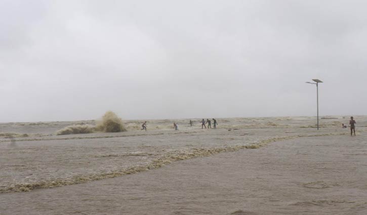 জোয়ারে নিঝুম দ্বীপের নিম্নাঞ্চল প্লাবিত, নৌ যোগাযোগ বন্ধ