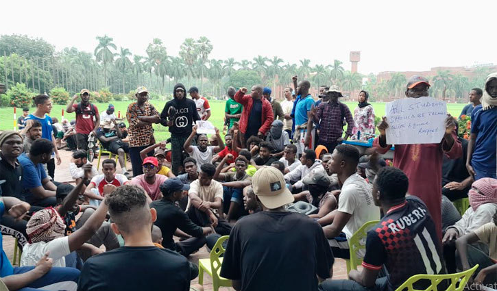 গাজীপুরে আইইউটির বিদেশি শিক্ষার্থীদের বিক্ষোভ