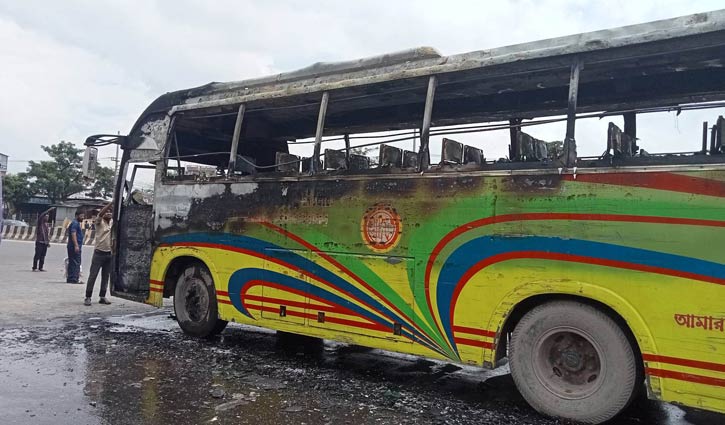 মাতুয়াইলে যাত্রীবাহী ২ বাসে আগুন