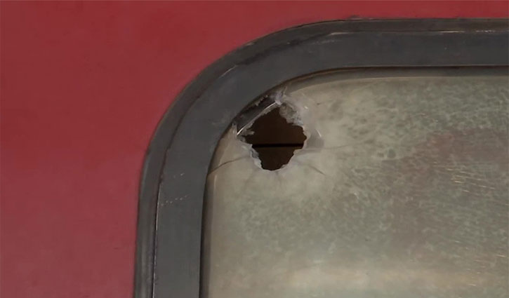 ভারতে চলন্ত ট্রেনে কনস্টেবলের গুলি, নিহত ৪