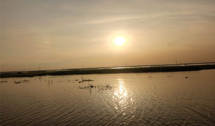 শ্রাবণ ঘনায় দু’নয়নে