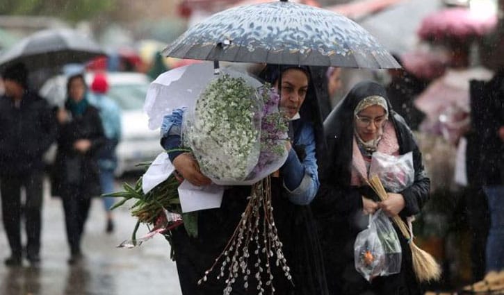 বোরকাবিহীন নারীদের চিহ্নিত করতে সড়কে ক্যামেরা বসাচ্ছে ইরান
