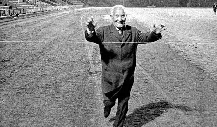 দৌড় শেষ করতে ৫৫ বছর