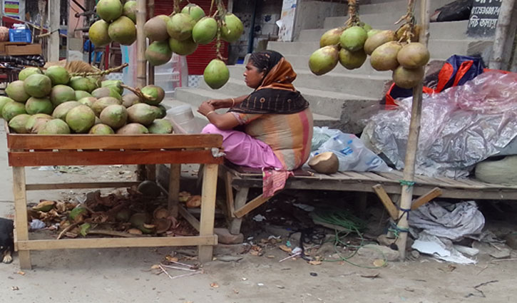 পুরুষের সমান কাজ, তবুও বেতন কম নারীর