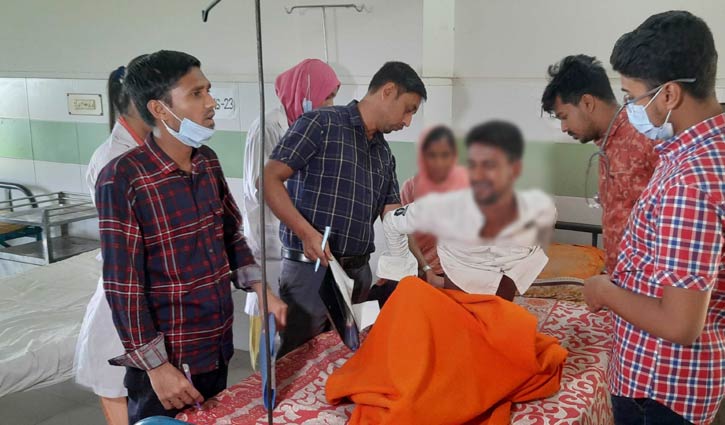 যুবককে ২২ ঘণ্টা আটকে রেখে নির্যাতন, ভিডিও ভাইরাল