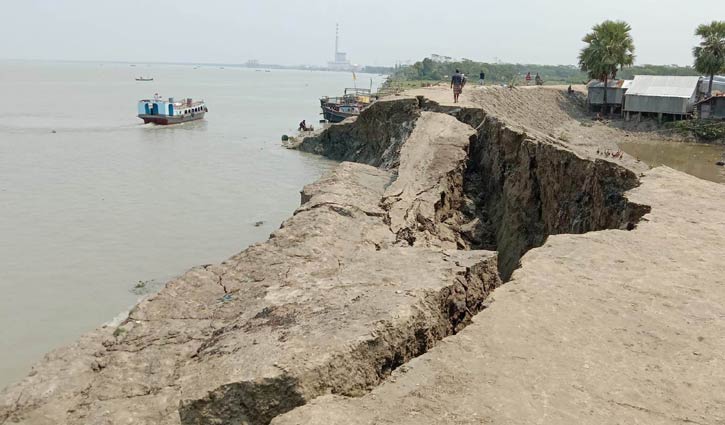 বরগুনায় বন্যা নিয়ন্ত্রণ বাঁধে ভাঙন বরগুনায় বন্যা নিয়ন্ত্রণ বাঁধে ভাঙন