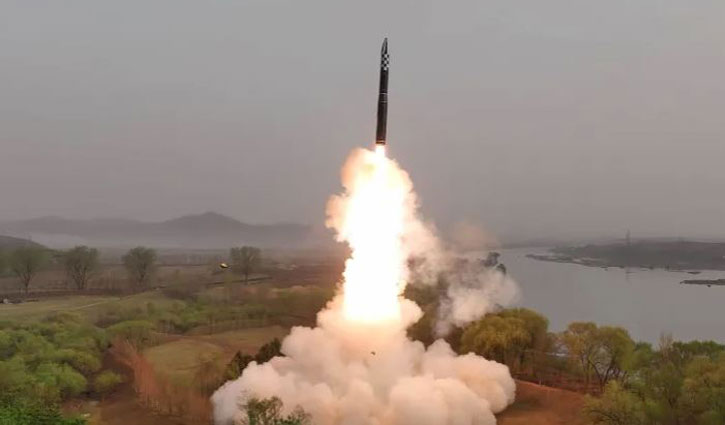 কঠিন জ্বালানির আন্তঃমহাদেশীয় ক্ষেপণাস্ত্রের সফল পরীক্ষা চালিয়েছে উত্তর কোরিয়া