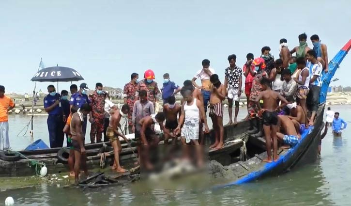 উপকূলে ভেসে আসা ট্রলার থেকে ১০ লাশ উদ্ধার 