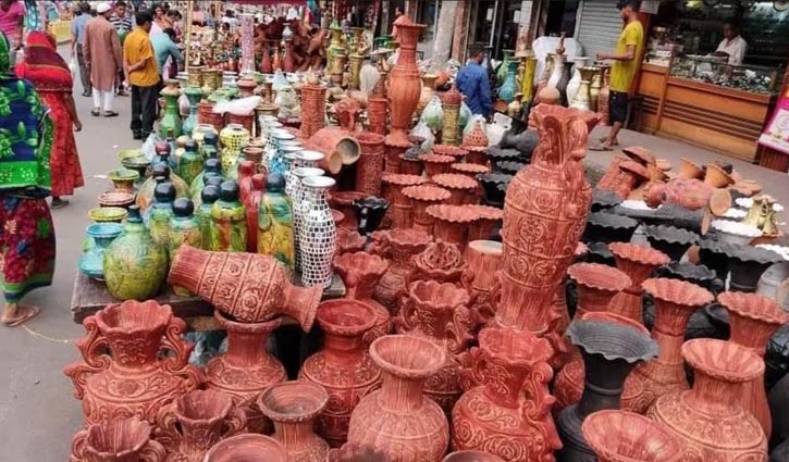 দেশের বৃহৎ বৈশাখী মেলা ক্রেতা-বিক্রেতায় জমজমাট 