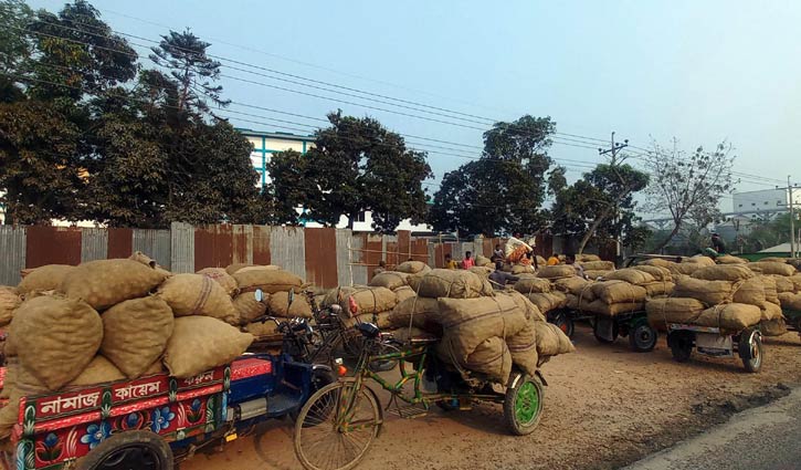 নেই পর্যাপ্ত হিমাগার: নষ্ট হচ্ছে ফসল, ক্ষতিগ্রস্ত কৃষক 