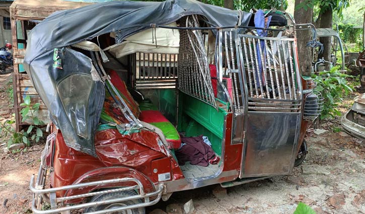 বাসের ধাক্কায় সিএনজি অটোরিকশা যাত্রী নিহত