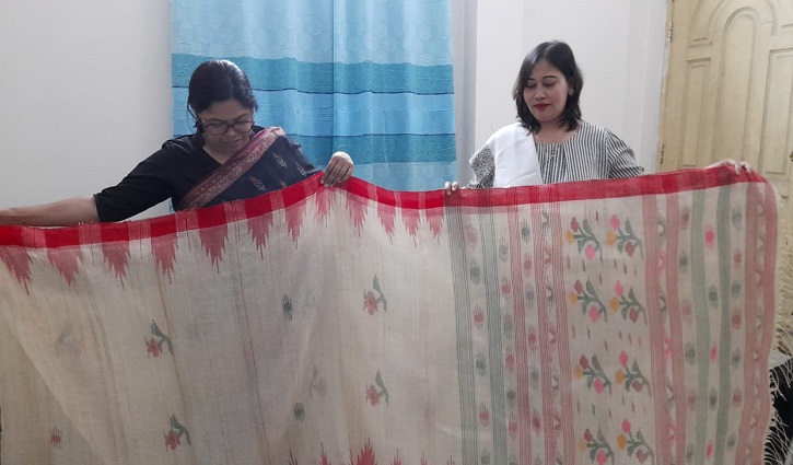 কলাগাছের সুতায় তৈরি হয়েছে শাড়ি, উপহার পাবেন প্রধানমন্ত্রী