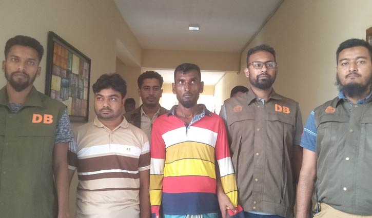 শার্শা সীমান্ত থেকে ৩ অস্ত্রসহ ২ চরমপন্থী গ্রেপ্তার