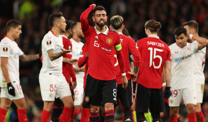 আত্মঘাতি গোলে ভীষণ অস্বস্তিতে ম্যানইউ