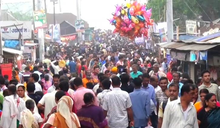 লাঙ্গলবন্দে পাপ মোচনে দল বেঁধে পুণ্যার্থীদের স্নান