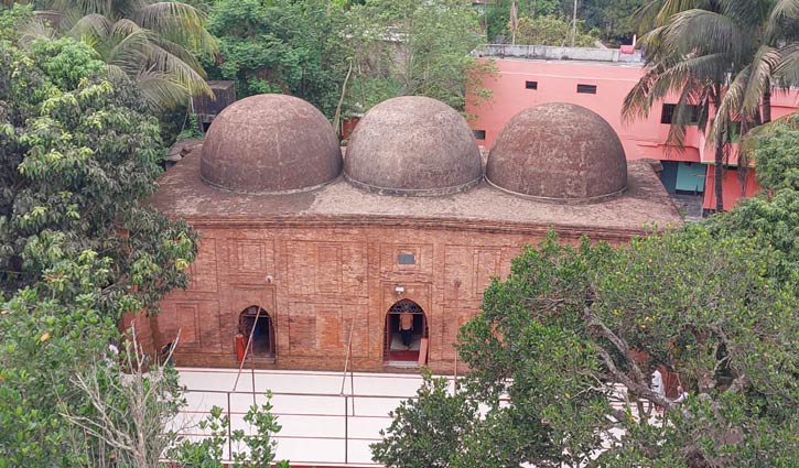মুসলিম ঐতিহ্যের ৪৪২ বছরের নিদর্শন ‘শাহী মসজিদ’