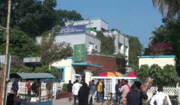 পাসপোর্ট অফিসে ‘ঘুষ’ নিয়ে মারামারি, মামলা দায়ের