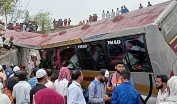 মাদারীপুরে যাত্রীবাহী বাস খাদে, নিহত ১৪