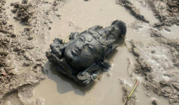 মুন্সীগঞ্জে দিঘী থেকে প্রাচীন মূর্তি উদ্ধার