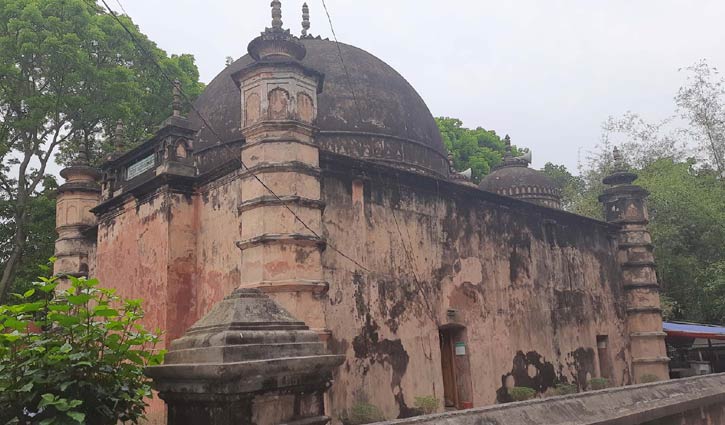 ৪১৪ বছরের পুরনো আতিয়া মসজিদ এখনো সবার নজর কাড়ে