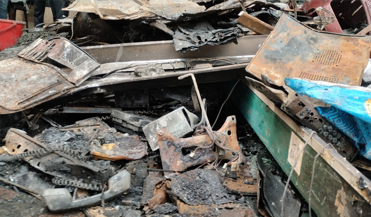 কম্পিউটার সিটি মার্কেটে আগুন: ব্যাপক ক্ষতির শঙ্কায় ব্যবসায়ীরা