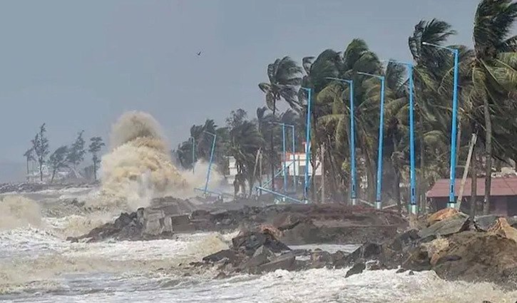Cyclone forecast in April