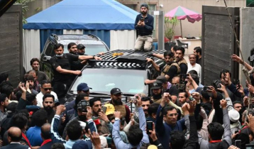 Police raid Imran Khan’s house as ex-Pakistan PM heads to court