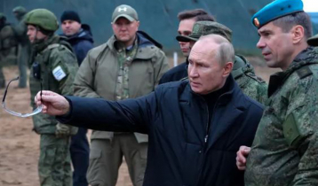 Putin suddenly visits occupied Mariupol