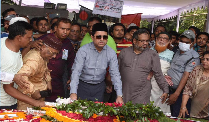 Taposh pays homage to Bangabandhu