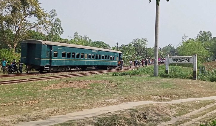Rail communication snapped as train derails in Lalmonirhat