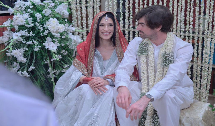 Fatima Bhutto ties the knot